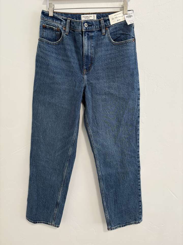 NWT Abercrombie & Fitch Ultra High Rise 90s straight leg women's size 29 short jeans pants $20 cash/venmo in Draper