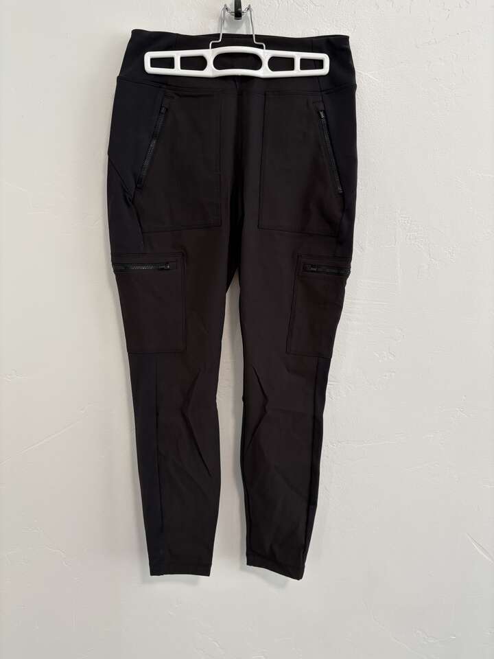 Athleta Headlands Hybrid Cargo Tight Pants with pockets women's size 6 petite $30 cash/venmo in Draper
