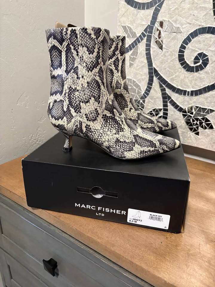 Brand New Marc Fisher Iggy Snake Print Dress Booties women’s size 8.5 in Draper $80 cash/venmo