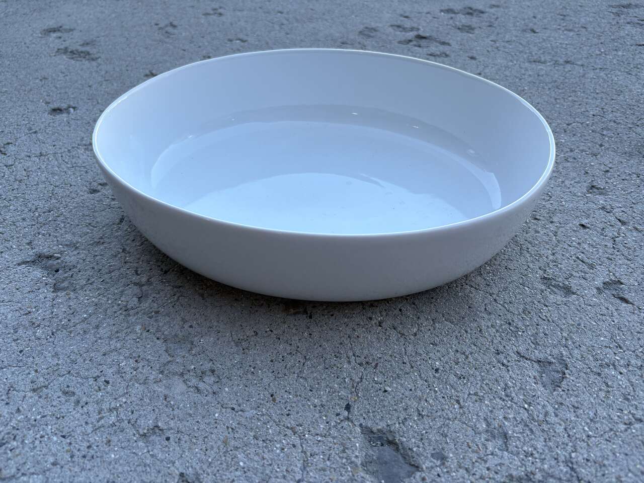 Threshold Oval 180oz Porcelain Serving Bowl $15 cash/venmo in Draper