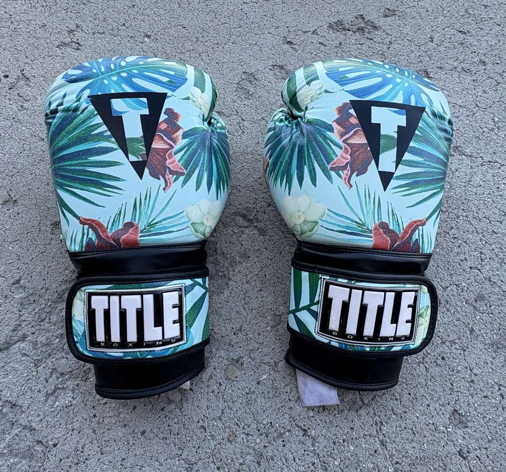 TITLE Boxing Hawaiian Floral Bag Gloves size 14oz in Draper $80 cash/venmo in Draper