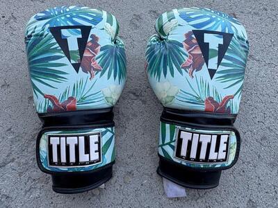 TITLE Boxing Hawaiian Floral Bag Gloves size 14oz in Draper $80 cash/venmo in Draper