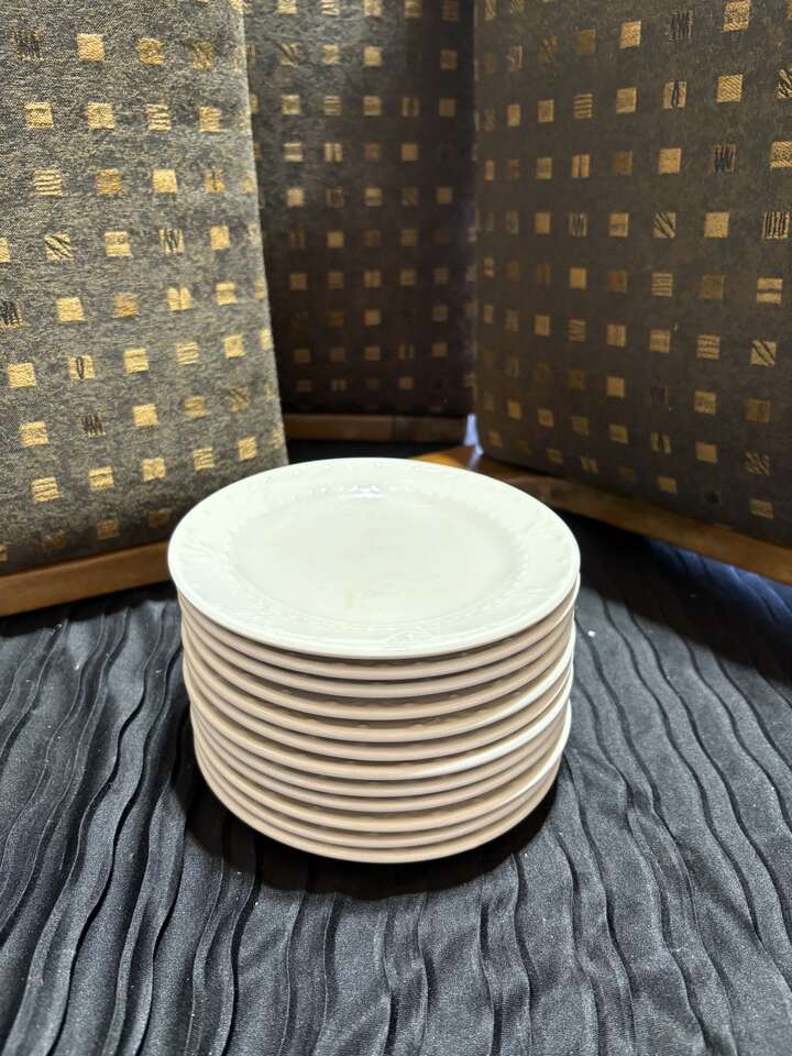 Set of 12 Florence by Kennex 6" bread and butter plates $30 cash/venmo in Draper