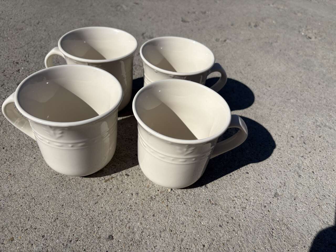 Set of 4 Florence by Kennex 4" Mugs with handle $15 cash/venmo in Draper