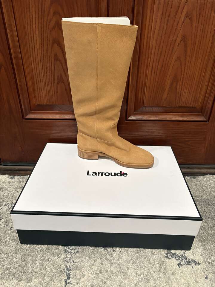 Brand new Larroude Anne boots in toasted Suede women's size 7.5. In Draper $250 cash/venmo