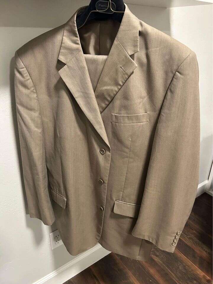 Ferretti UOMO size 48L Beige suit coat and size 42 waist pants $100 cash/venmo in Draper