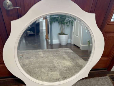 40” round white framed mirror by Hooker Furniture $40 cash/Venmo in Draper
