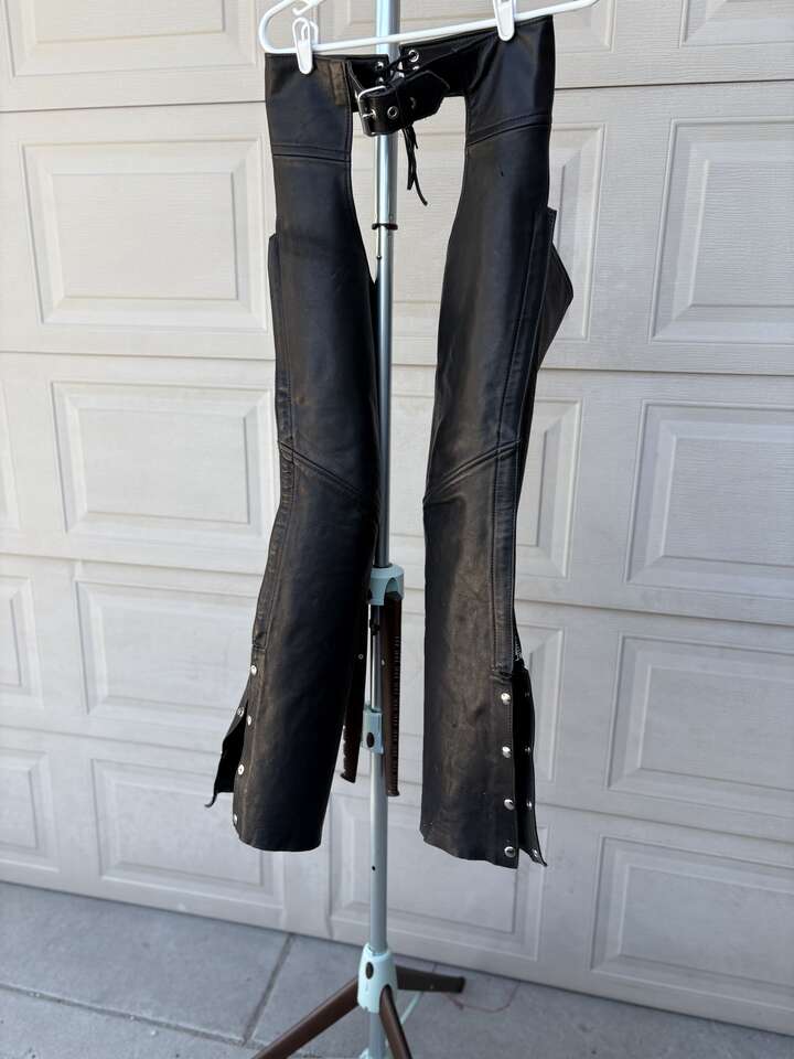 REAL LEATHER women's size XS black leather chaps riding pants $80 cash/venmo in Draper