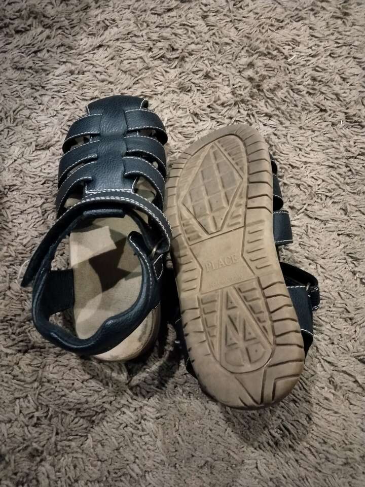 Childrens sandals size 3
