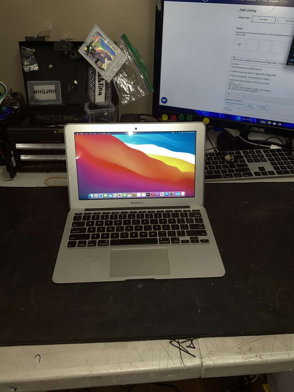 2014 11inch. MacBook Air/Intel Core i5/4gb RAM, 128gb SSD W/ 120 Day Warranty!