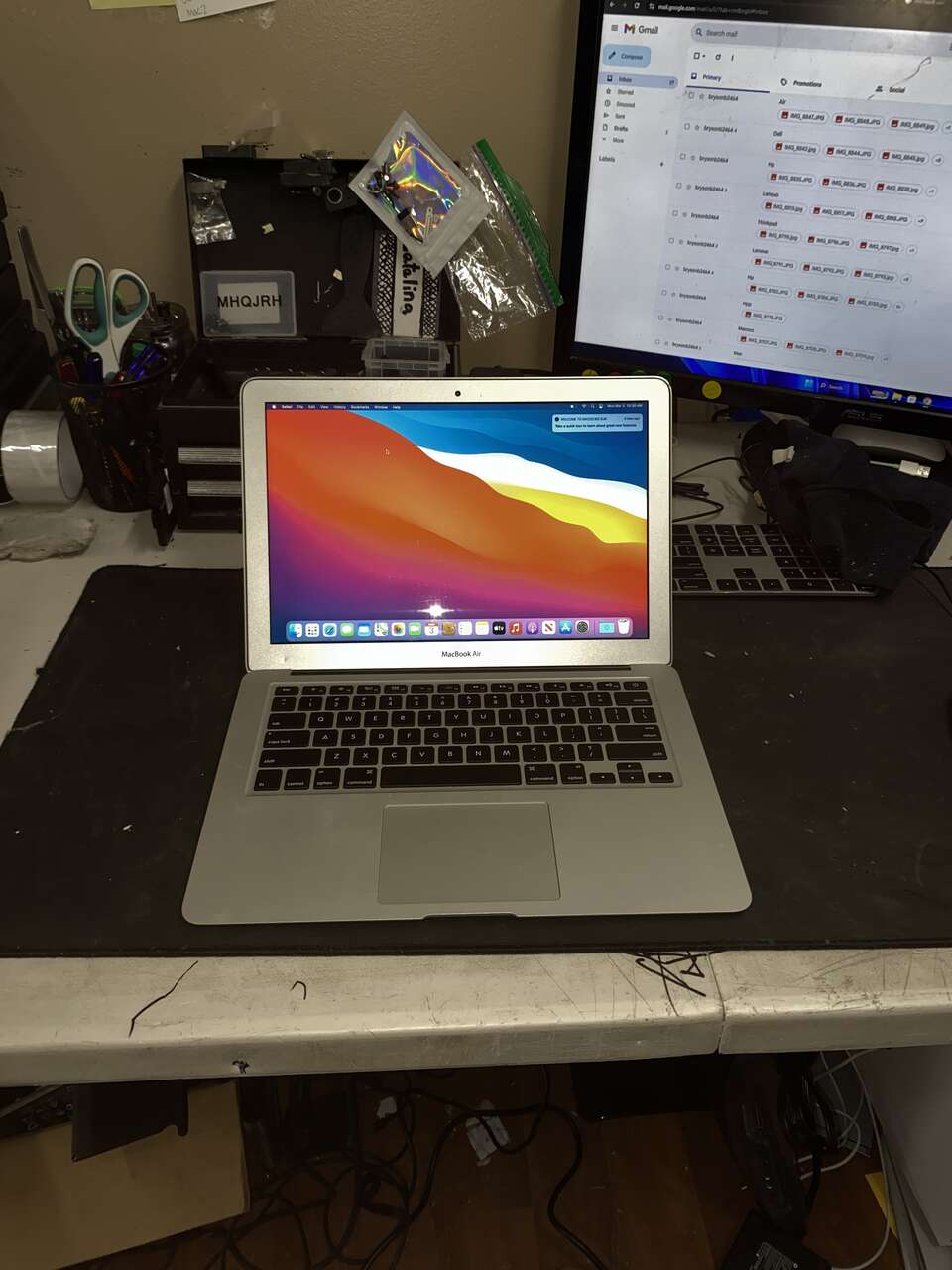 13inch. 2014 MacBook Air/Intel Core i5/8gb RAM, 128gb SSD W/ 120 Day Warranty!