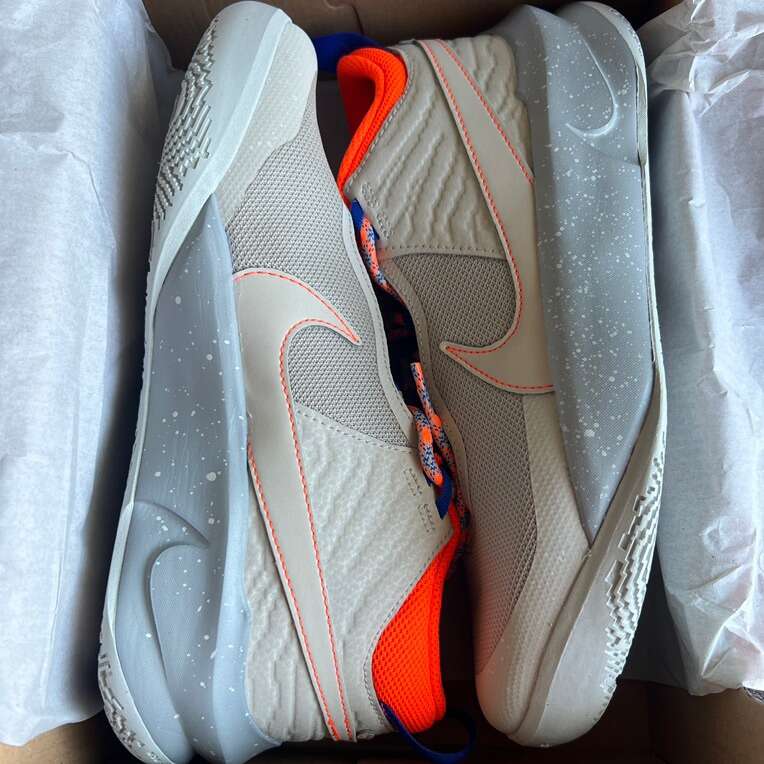 Nike Hustle D 10 SE Size Basketball Shoe 7Y (NEW)