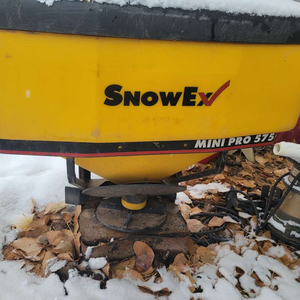 Snowex 575 hitch salt spreader Industrial