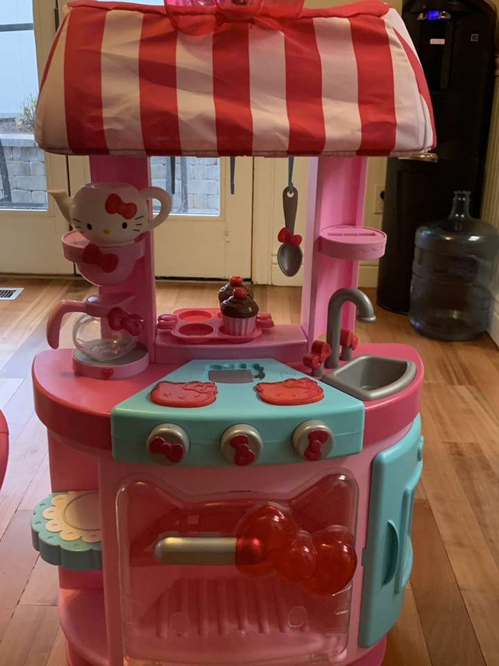 Hello Kitty Kitchen With Shopping Cart