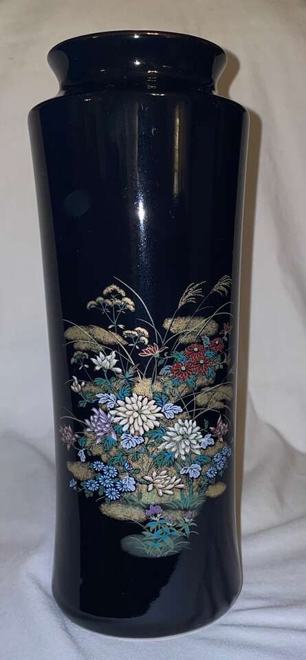 ORIENTAL BLACK FLORAL PORCELAIN VASE WITH GOLD RIM, 10-3/4"