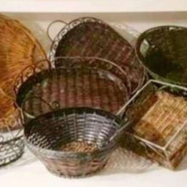 �� VINTAGE BASKETS & TRAYS