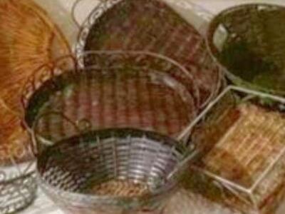 �� VINTAGE BASKETS & TRAYS