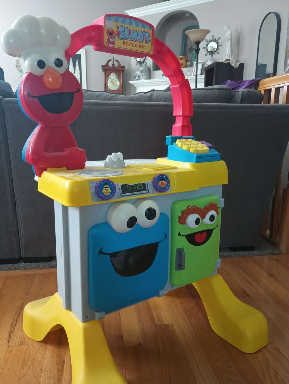 Toy Elmo Restaurant/Kitchen