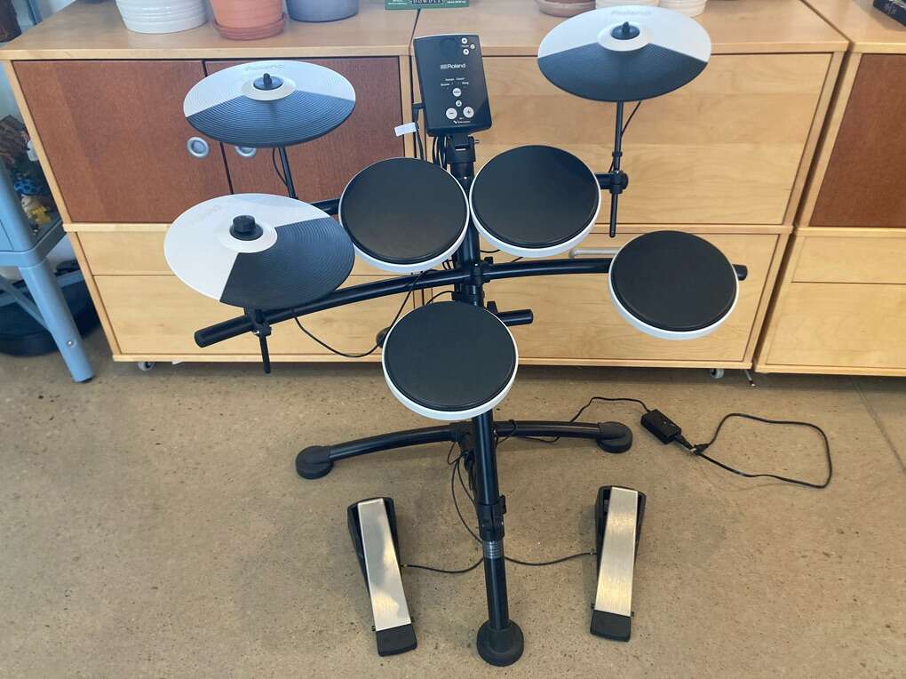 Roland Electronic Drum Kit - White … | Electronics | ksl.com