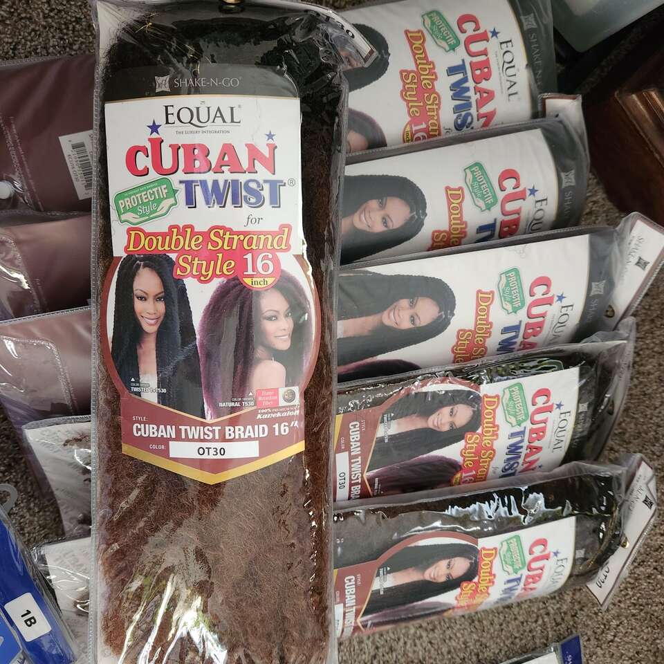 lof of hair extensions. new!