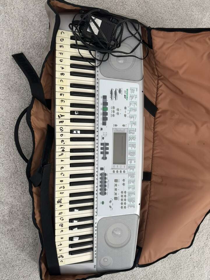 Suzuki SP-67 Portable Keyboard