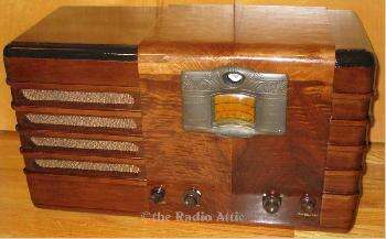 ISO vintage antique wood tube radios I repair. restore and collect