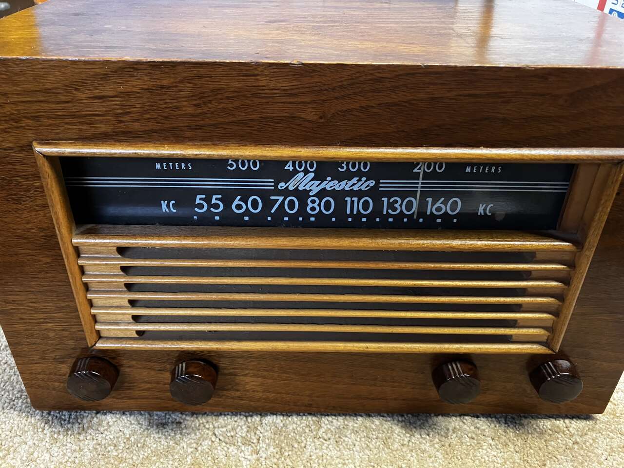 Majestic 4706 vintage antique table top radio rebuilt new caps and resistors as needed