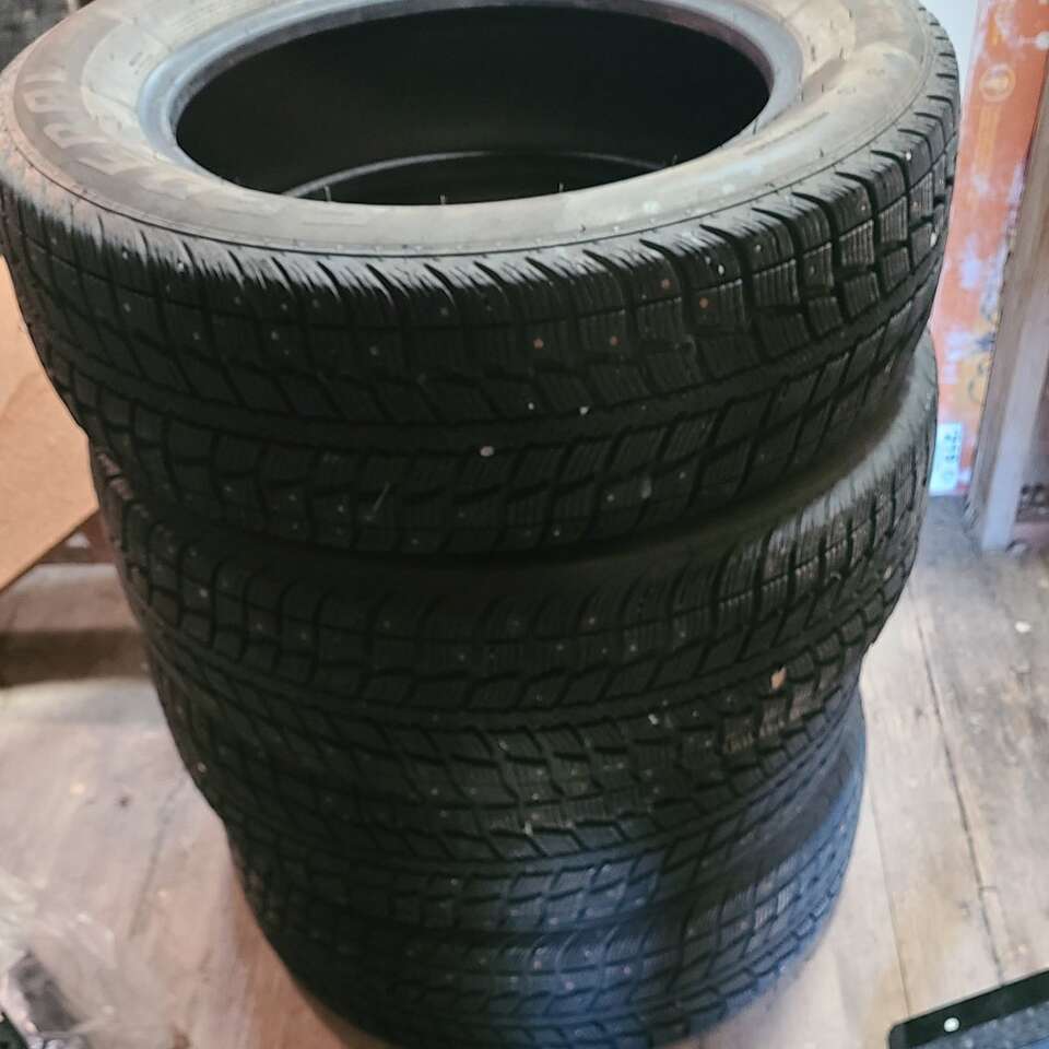 Federal Himalaya studded tiers