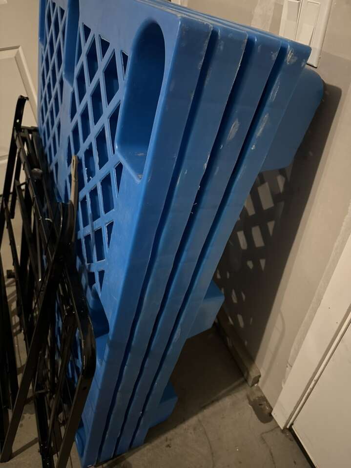 Plastic Pallets FREE