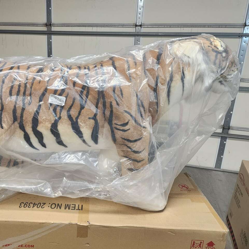 TIGER JACQUARD STANDING
NEW