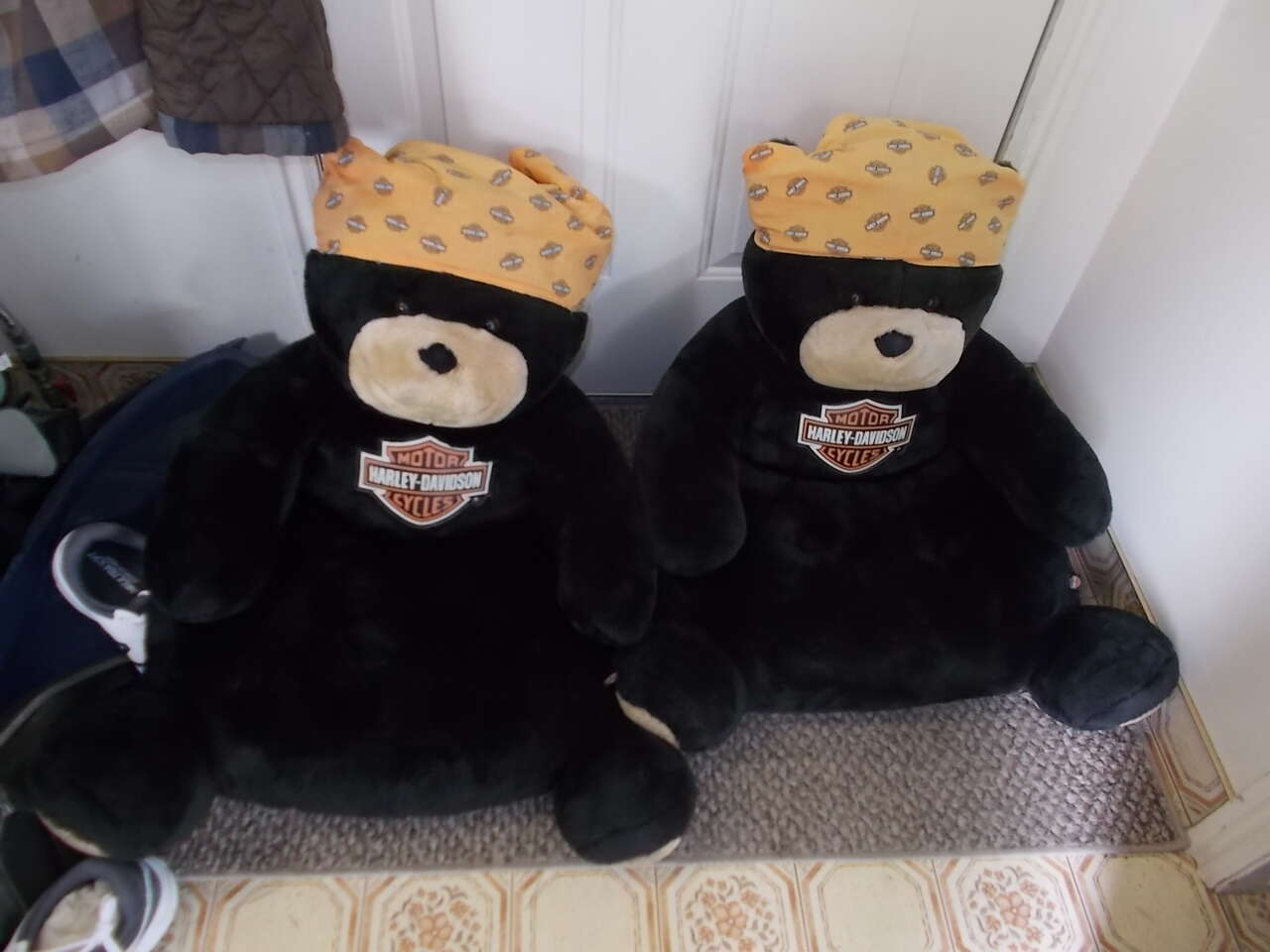 2 HARLEY DAIVDSON BEAR CHAIRS SUPER NEAT