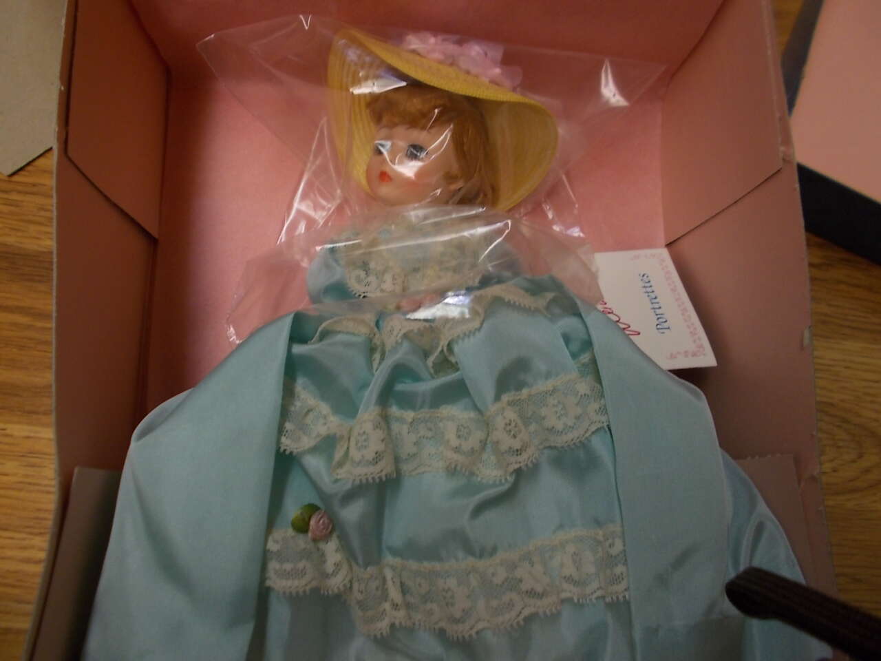 MADAME ALEXANDER DOLL PORTRETTES IRIS MNIB