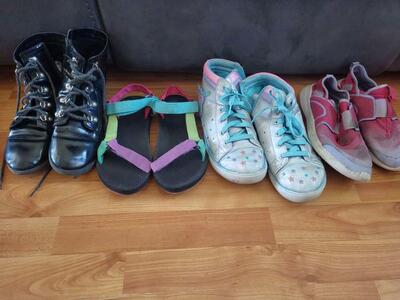 Girls Shoes/Slippers