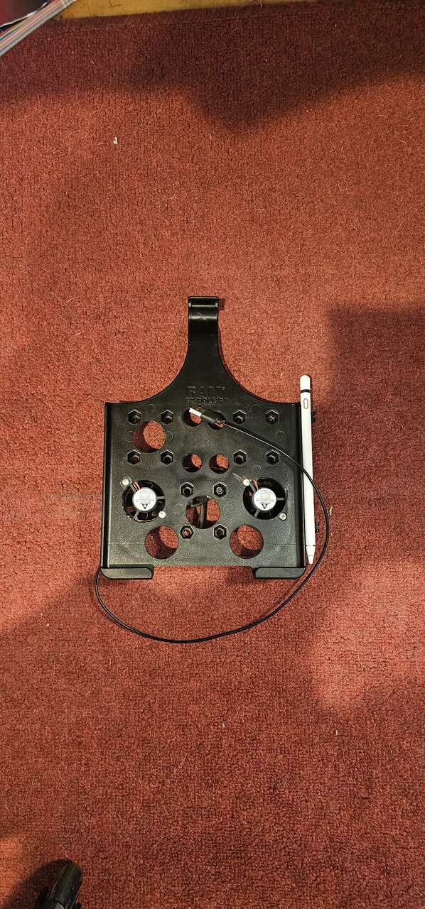 RAM Aircraft Cooling iPad Mount for iPad 7th, 8th, and 9th GEN with Pen & USB