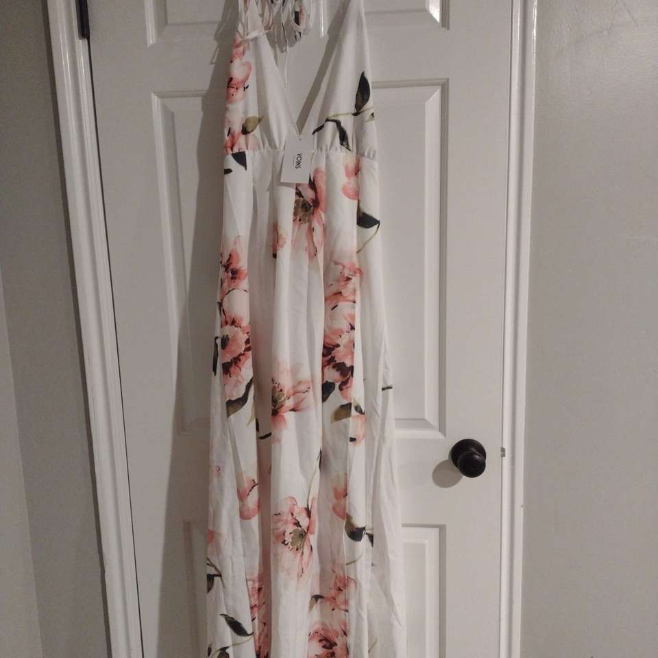 **Brand New! Beautiful XS long flowered dress
