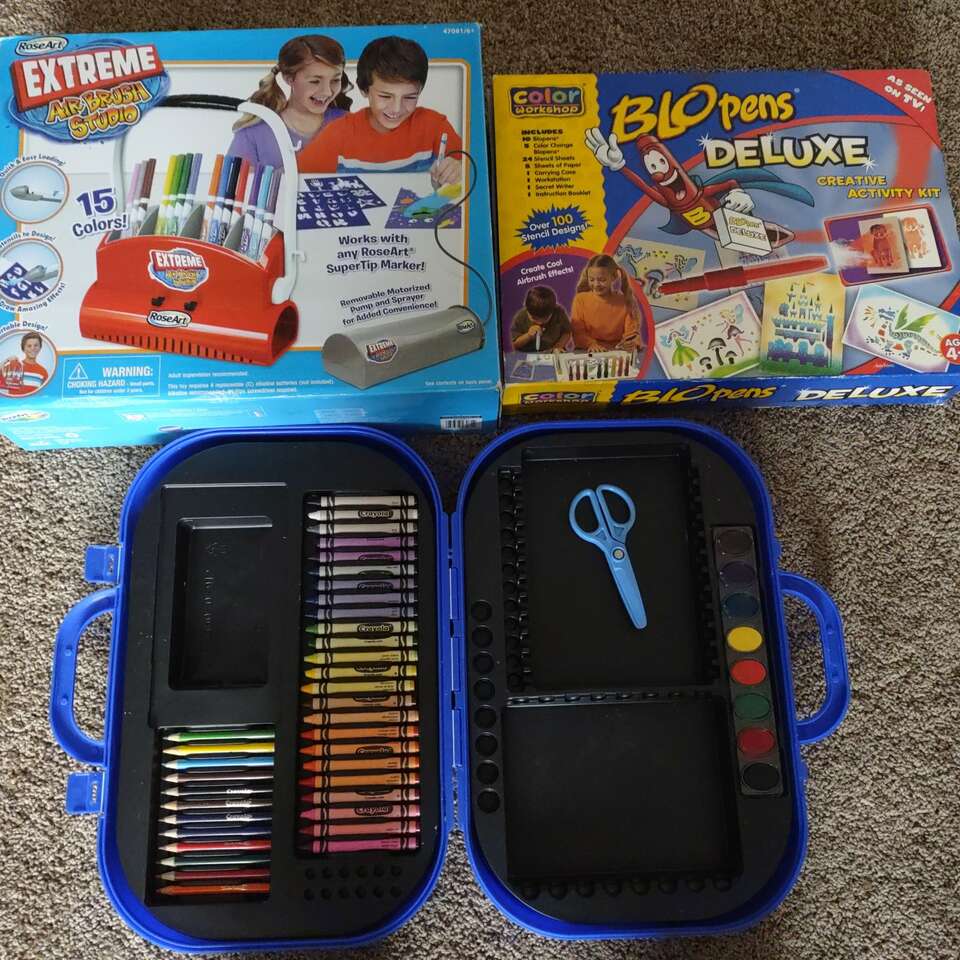 Air brush studio, blo pens deluxe, Crayola art kit