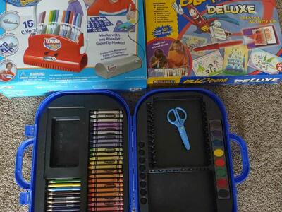 Air brush studio, blo pens deluxe, Crayola art kit