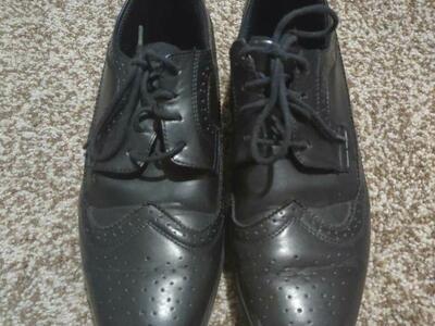 Men's size 7 black dress shoe