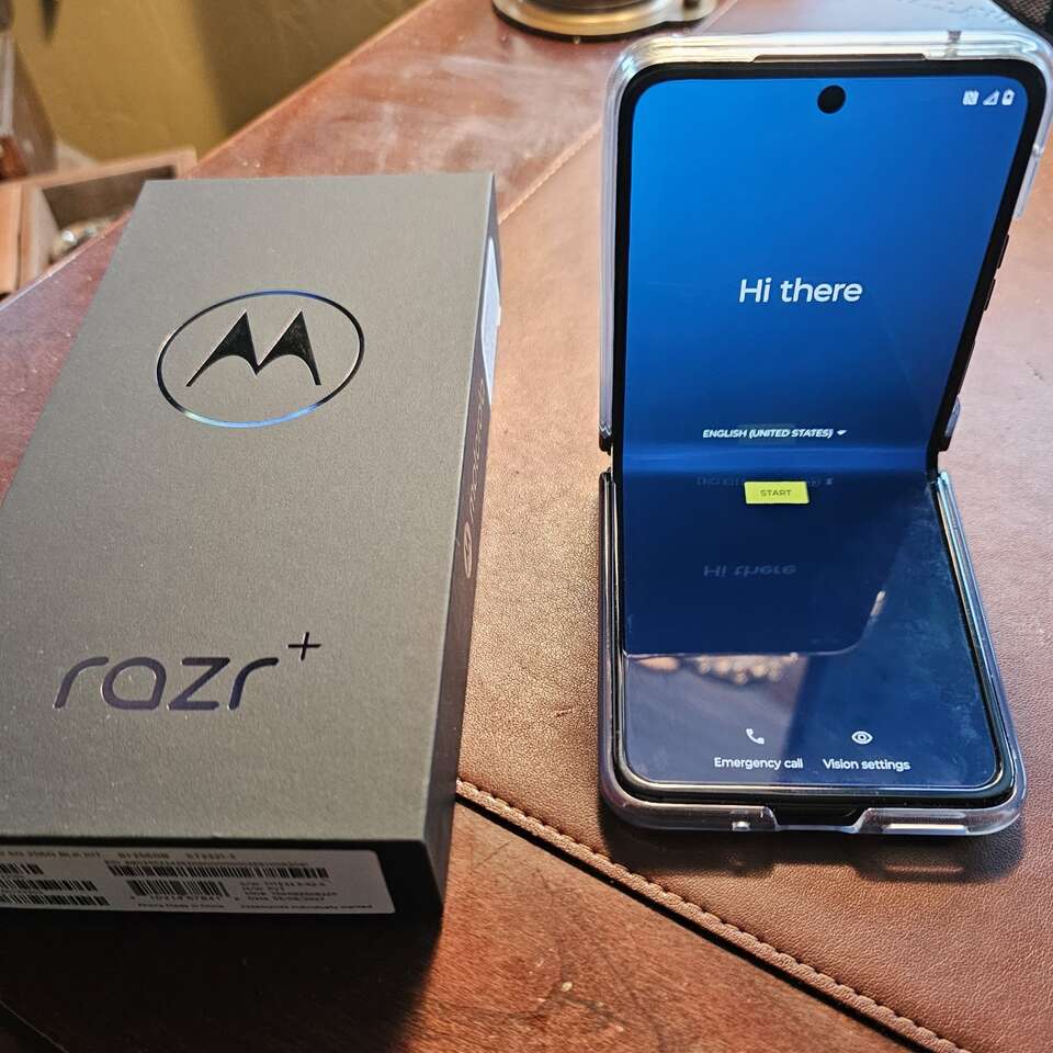 New Motorola Razor Plus 5G 2023 2… Electronics