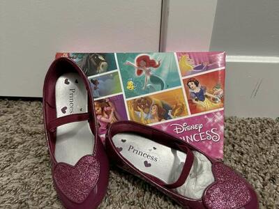 Size 8 Easy On/Off Shoes