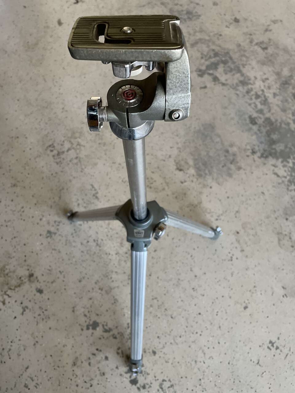 Vintage Sunset Telescoping Camera Tripod HD