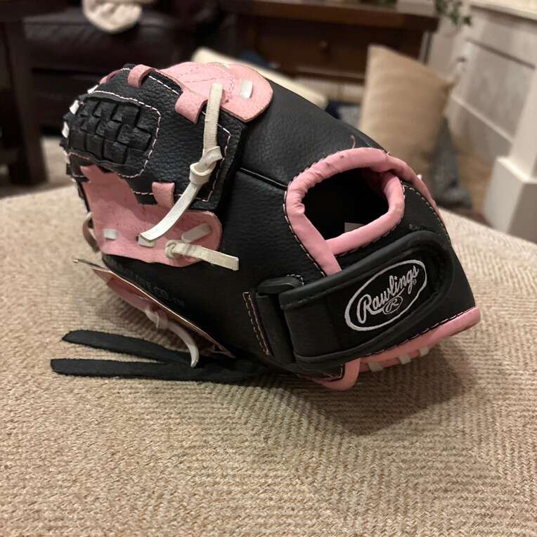Pink Rawlings Right Handed Mitt 10 NEW