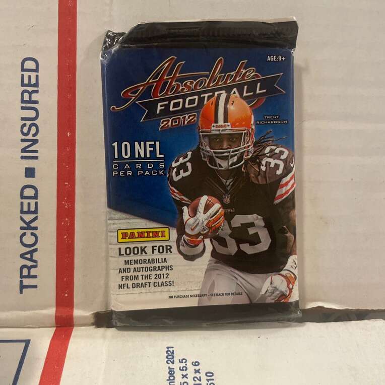 1 FACTORY SEALED PACK - 2013 LEAF DRAFT FOOTBALL