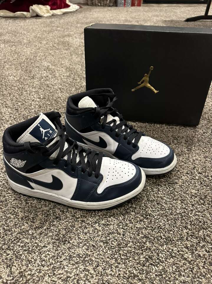 Air Jordan Mid 1 Men's Size 8