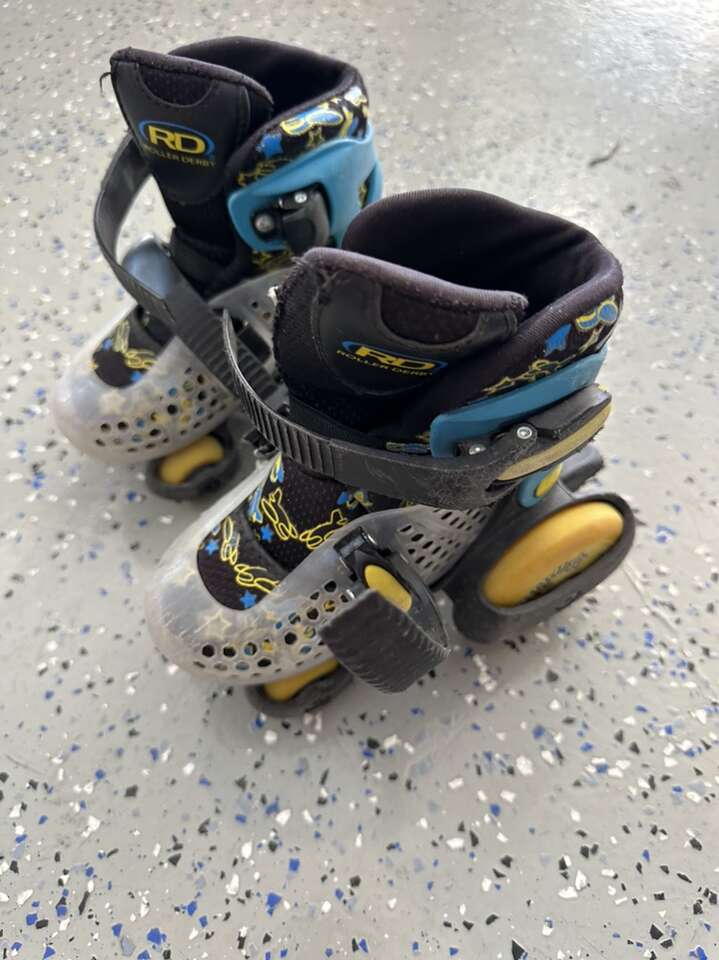 Adjustable Kids Rollerskates Size 7 To 11