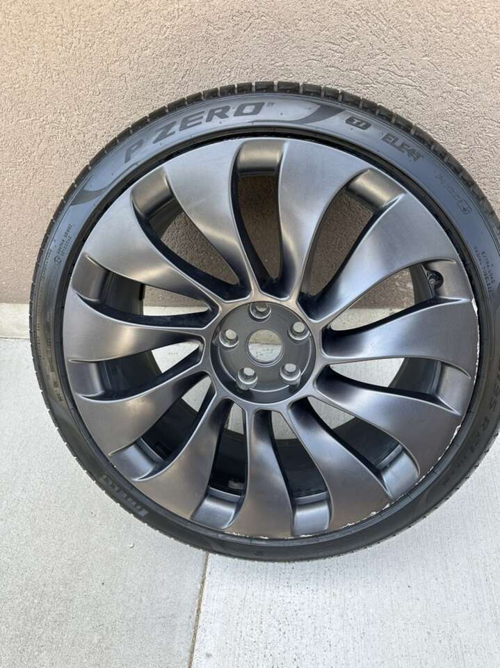 Tesla Model Y 21 Rear Wheel & Tire 275/35r21 OEM
