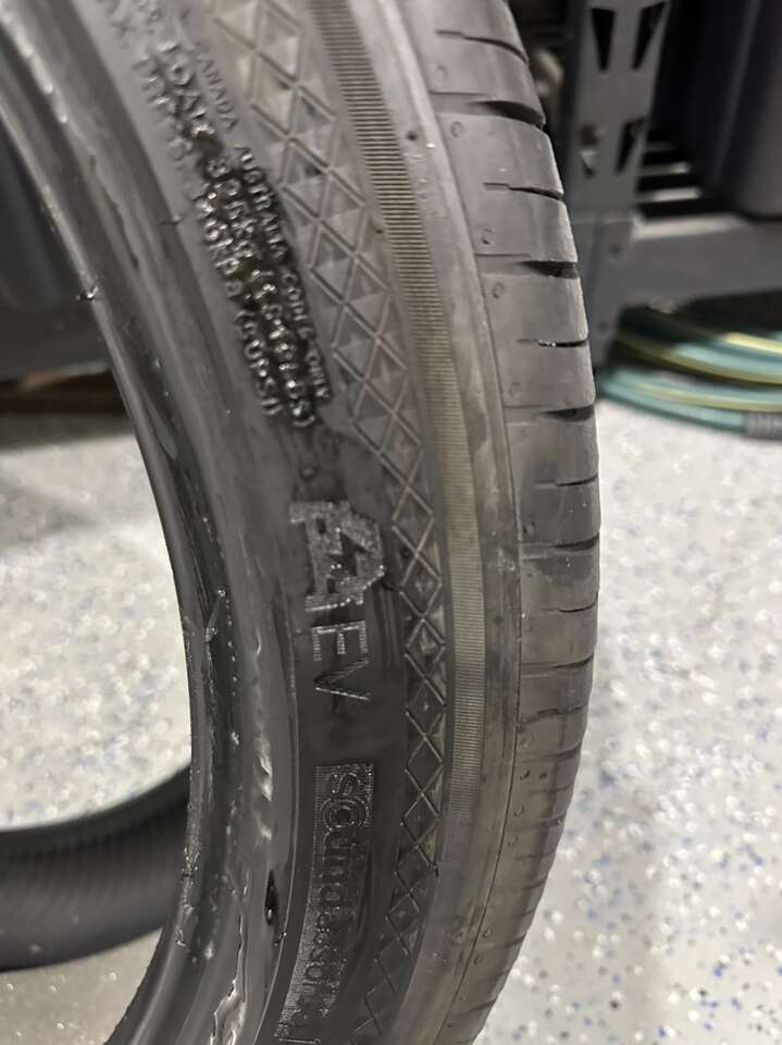 255/40r20  Hankook Ion Evo AS TIre 85% tread