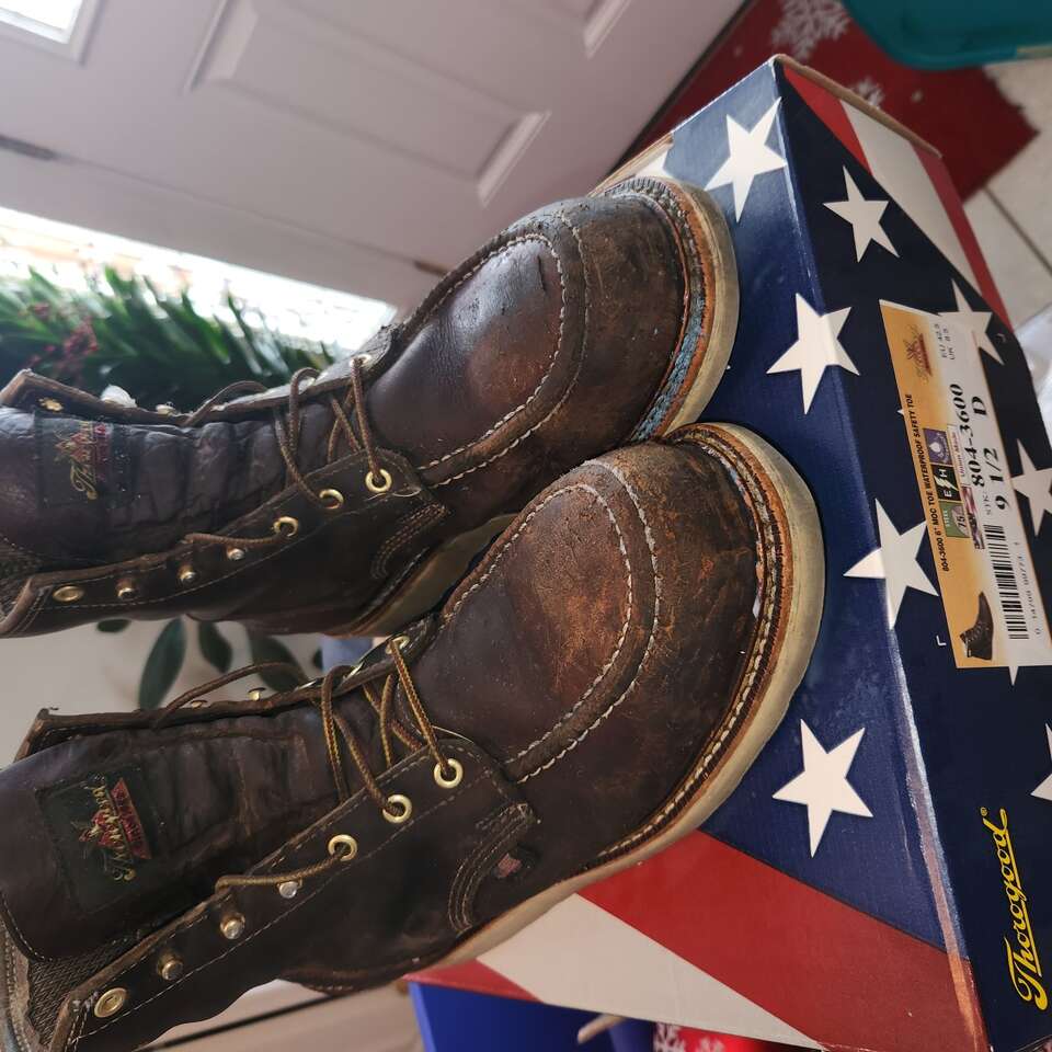 work boots 9.5d Thorogood safety toe waterproof
