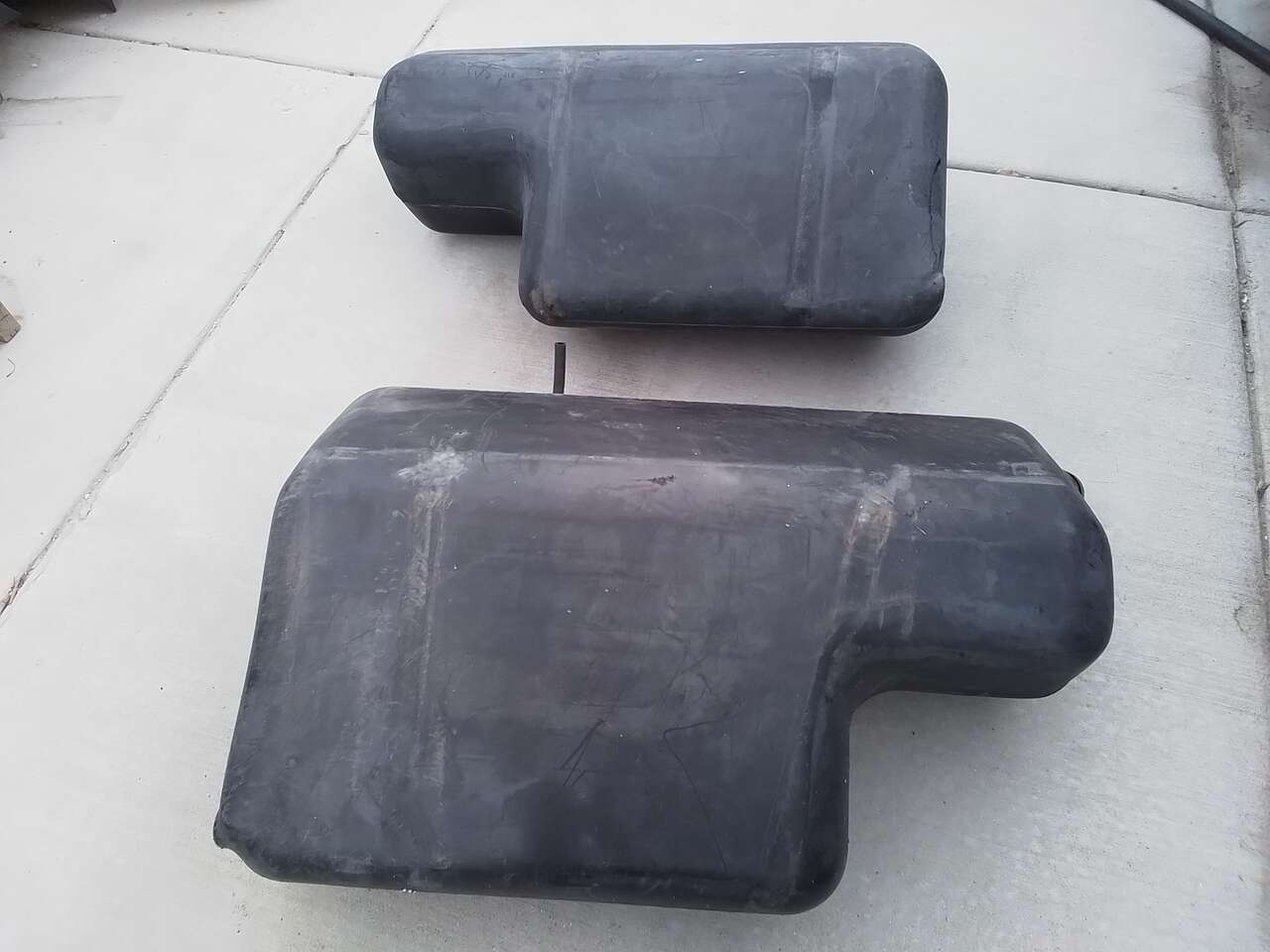 20x31x8" Saddle Tank For Trucks Pair