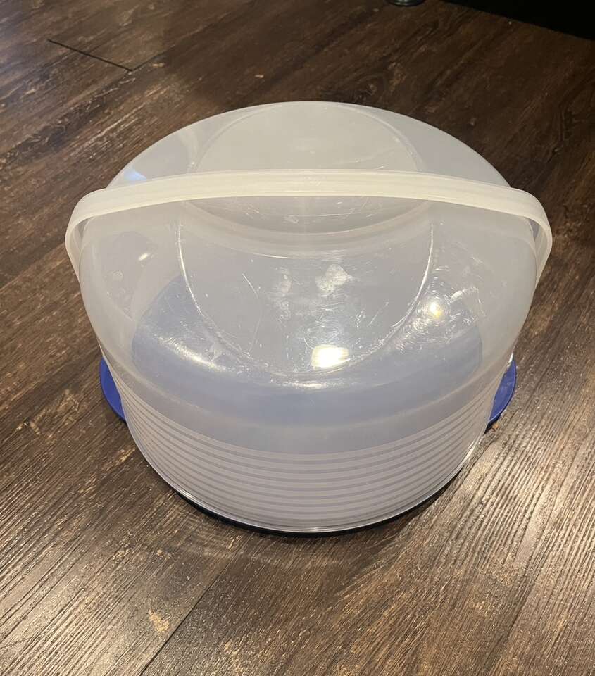 Tupperware Cake Taker